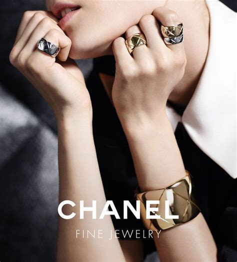 chanel 化粧品 通販|シャネル公式サイト : ファッション、香水、化粧品、時計、ファ .